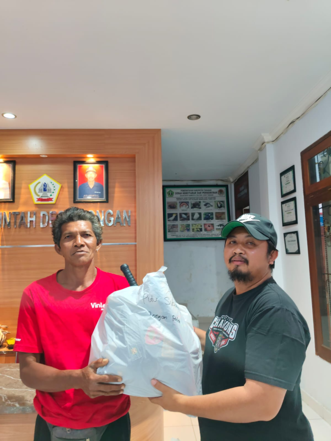 Rapat Koordinasi SATLINMAS Desa Bongan Menjelang HUT RI ke-80, Disertai Pembagian Seragam dan Atribut Baru